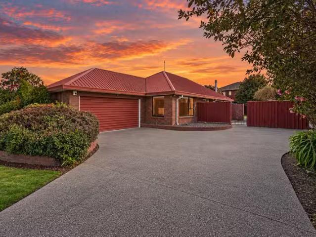 House for sale in Chaslands, Canterbury