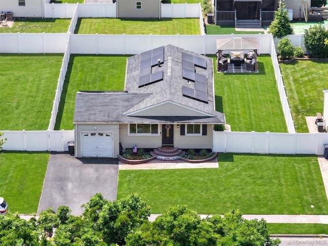 House for sale in Huntington, New York