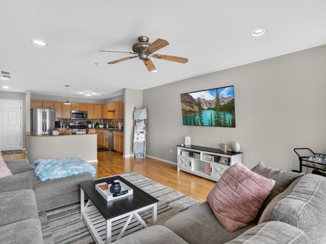 Condo for sale in Medinah, Illinois
