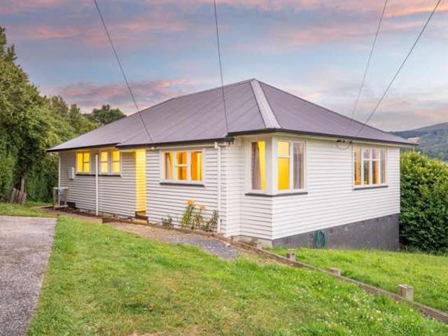 House for sale in Otakou