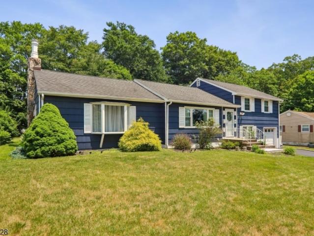 House for sale in East Hanover, New Jersey