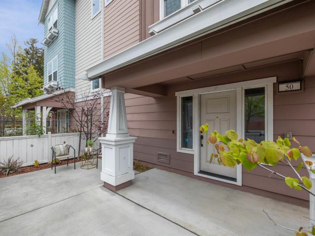 Townhouse for sale in San Mateo