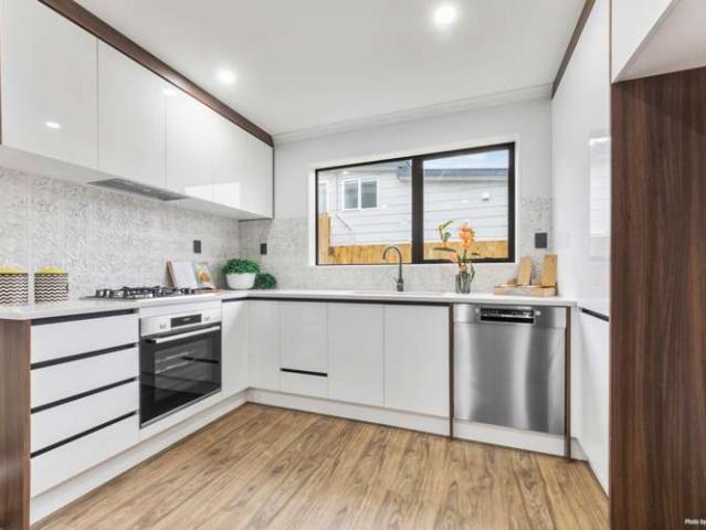 House for sale in Avondale