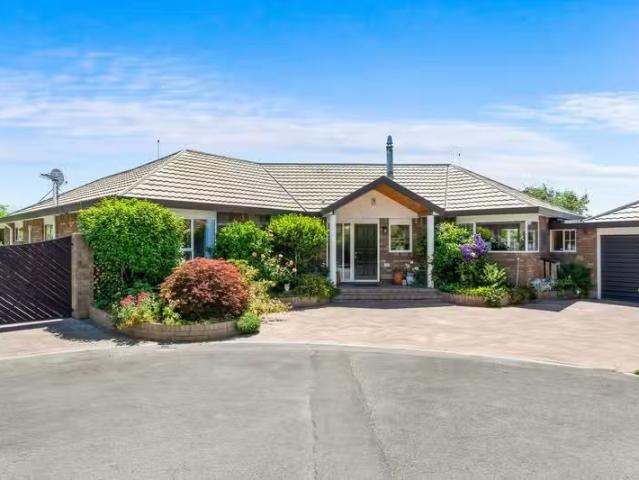 House for sale in Chaslands, Canterbury