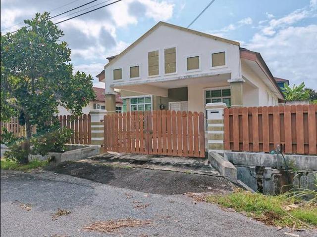 Bungalow for sale in Krubong, Malaka