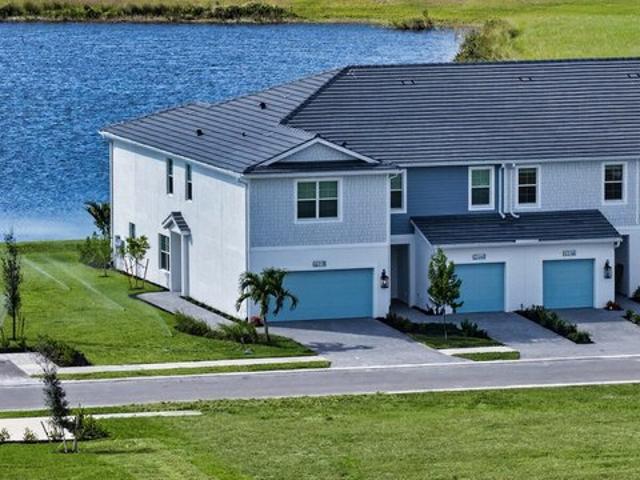 Townhouse for sale in Naples, Florida
