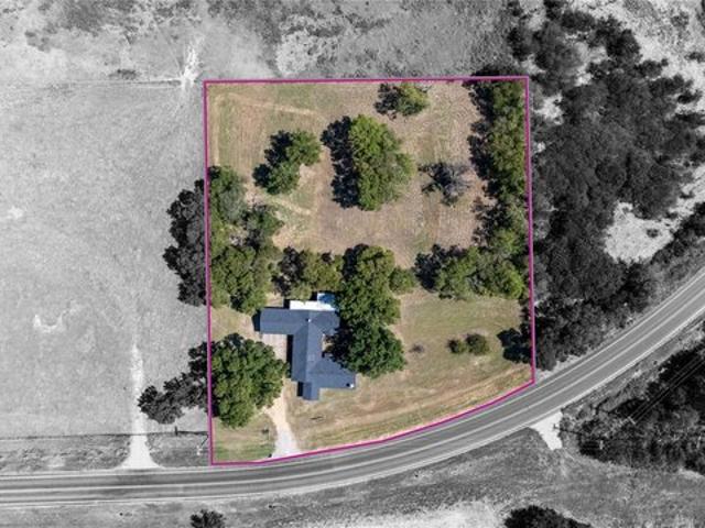 House for sale in Ellis, Texas