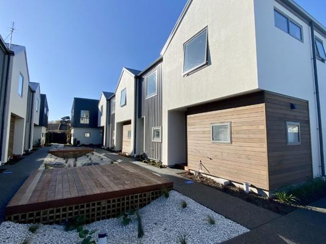 House for rent in Chaslands, Canterbury