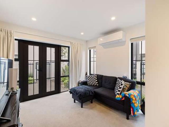 Apartment for sale in Heathcote, Canterbury