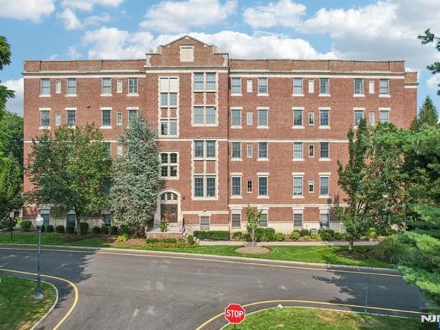 Condo for sale in Mahwah, New Jersey