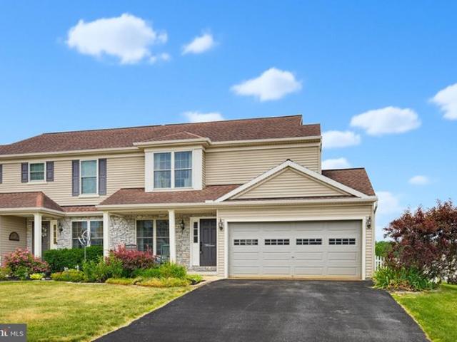 Townhouse for sale in Mount Joy, Pennsylvania