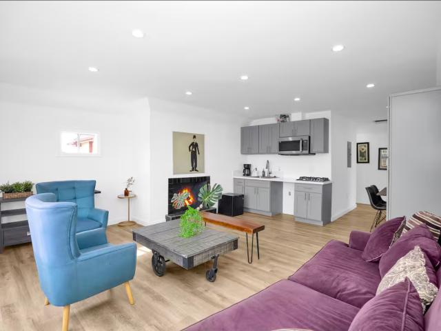 Apartment for rent in Canoga Park, California