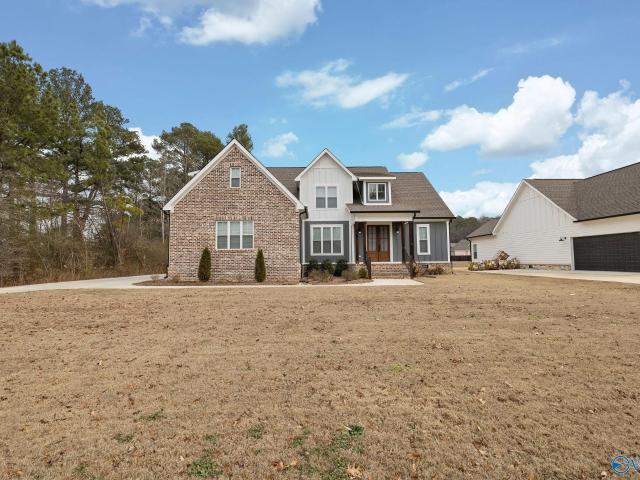 House for sale in Guntersville, Alabama