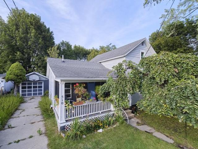House for sale in Manistee, Manistee County
