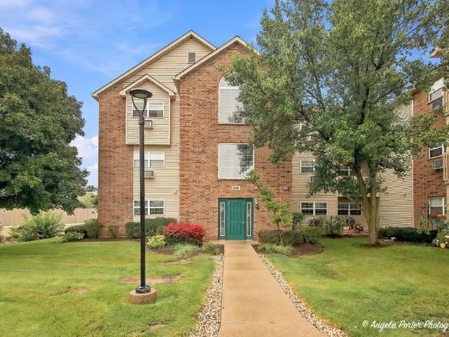 Condo for sale in Richmond, McHenry County