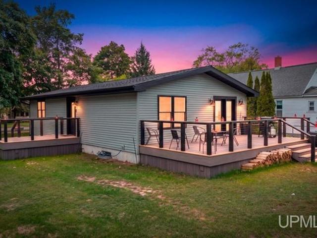 House for sale in Gladstone, Delta County