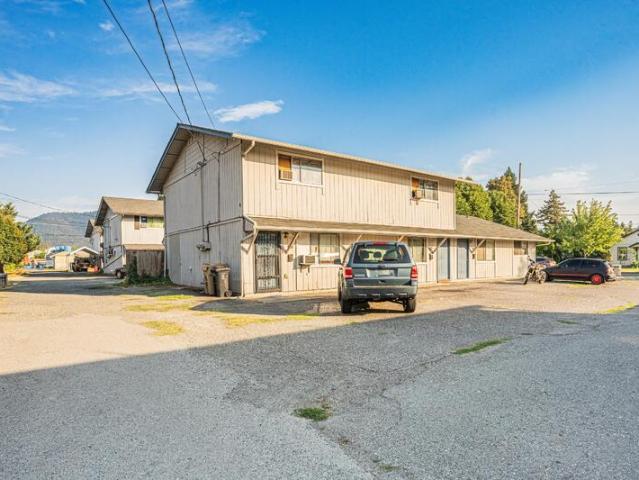 Duplex for sale in Grants Pass