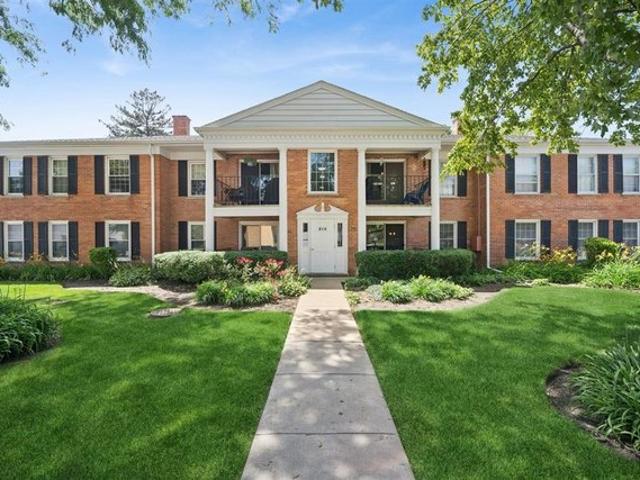 Condo for sale in Barrington, Illinois