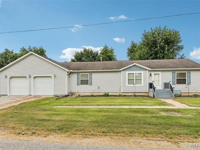 House for sale in New Douglas, Illinois