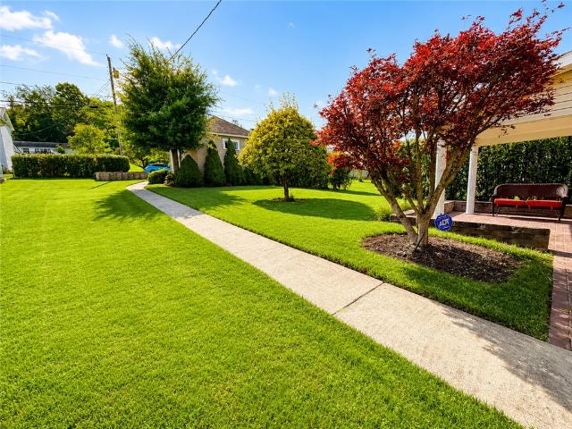 House for sale in Vanderbilt, Pennsylvania