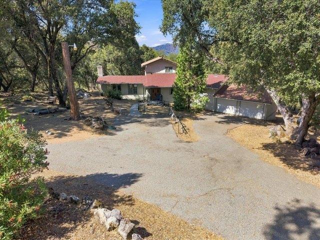 House for sale in Oakhurst, California