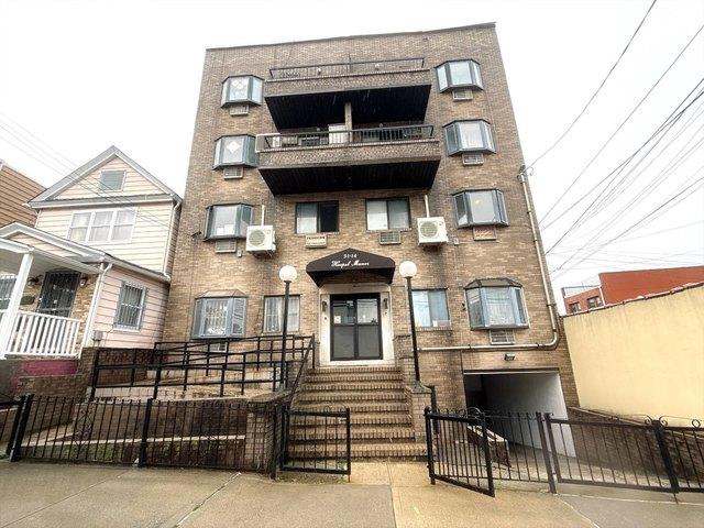 Condo for sale in Elmhurst, New York