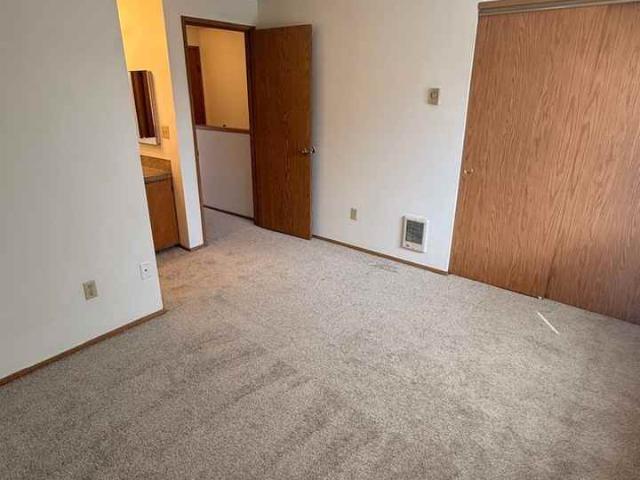 Apartment for rent in Parkway East, Vancouver