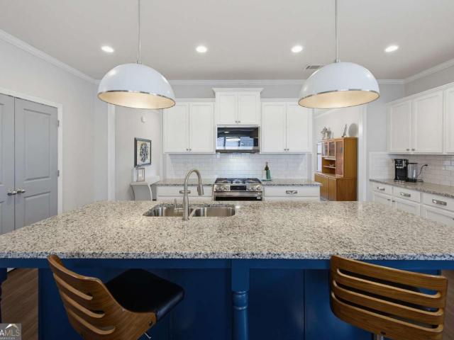 House for sale in Flowery Branch, Georgia