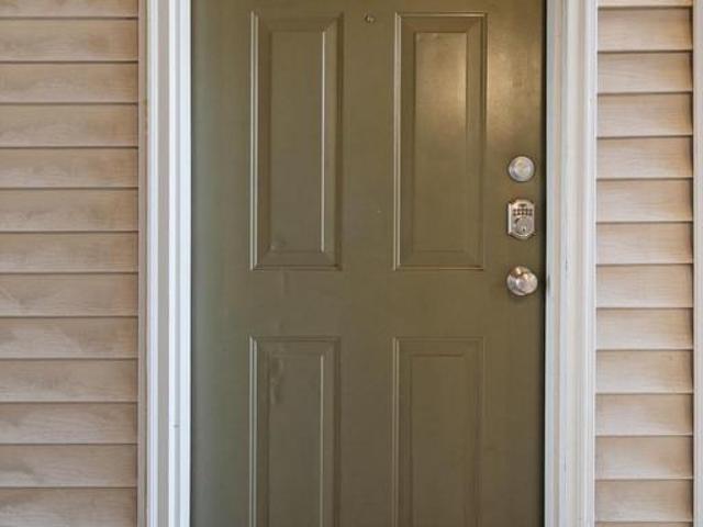 Condo for sale in Centreville