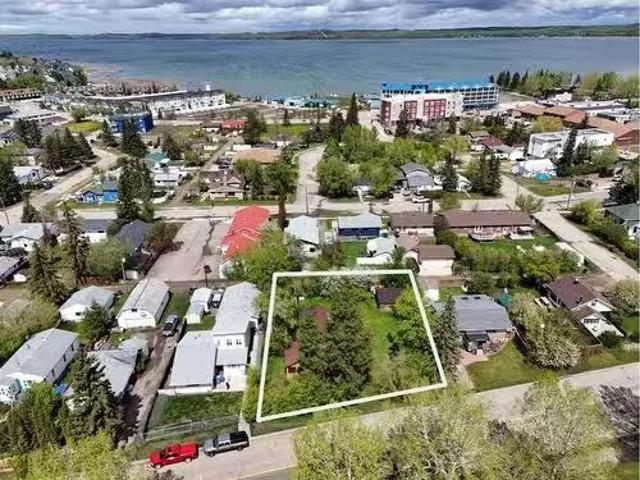 House for sale in Sylvan Lake, Alberta