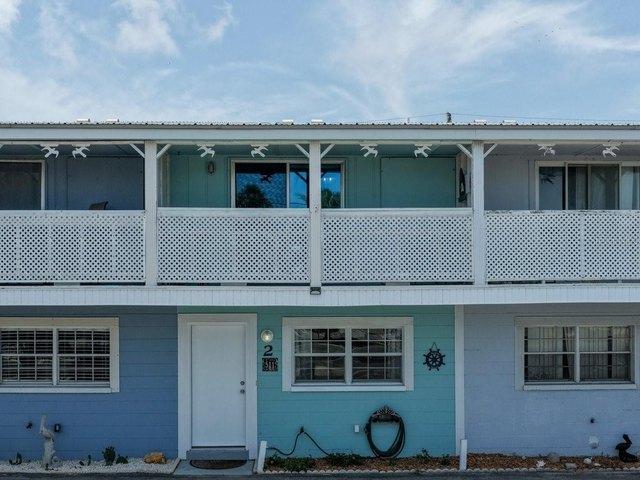 Townhouse for sale in Cedar Key, Florida