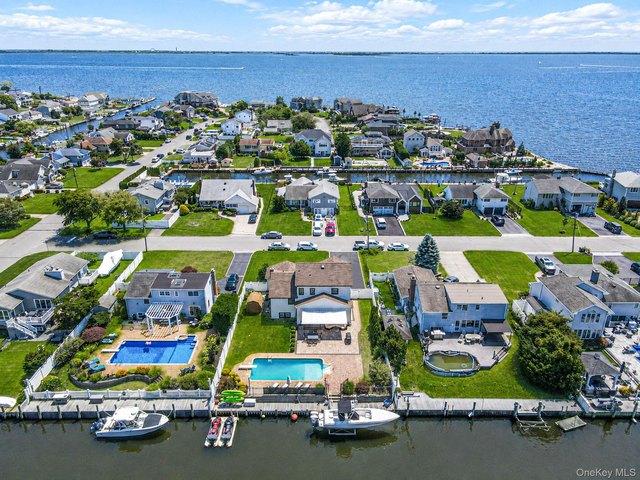 House for sale in Bohemia, New York