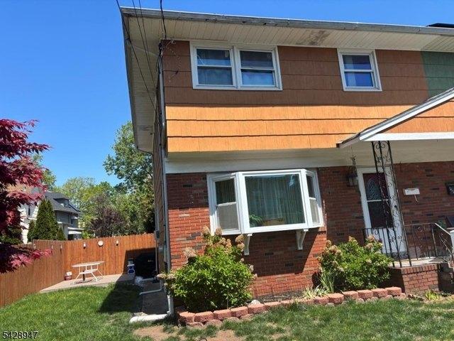 Townhouse for sale in Bound Brook, New Jersey