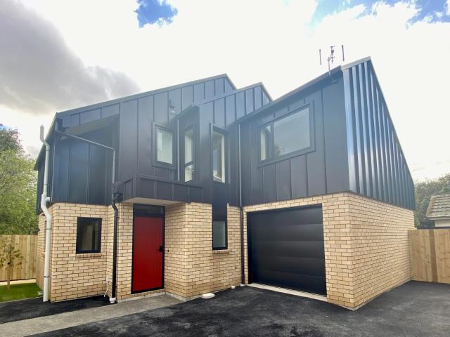 Townhouse for rent in Chaslands, Canterbury