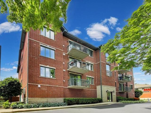 Condo for sale in Westmont, Illinois