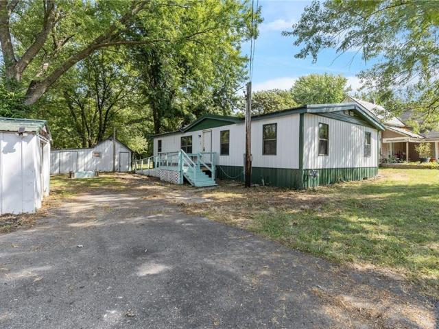 House for sale in La Monte, Missouri