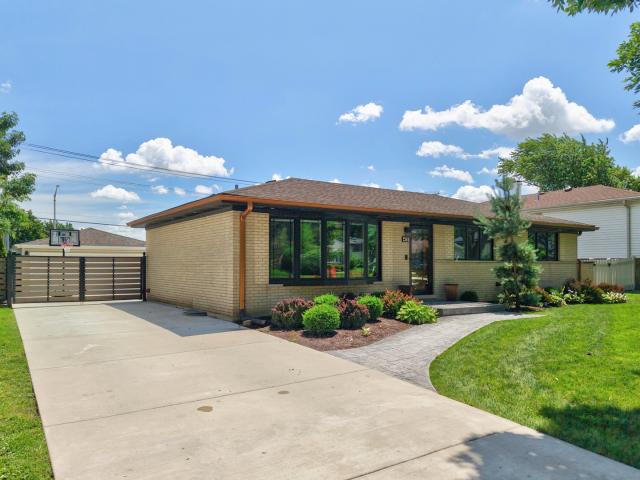 House for sale in Schaumburg, Illinois
