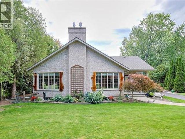 House for sale in Plympton–wyoming, Ontario