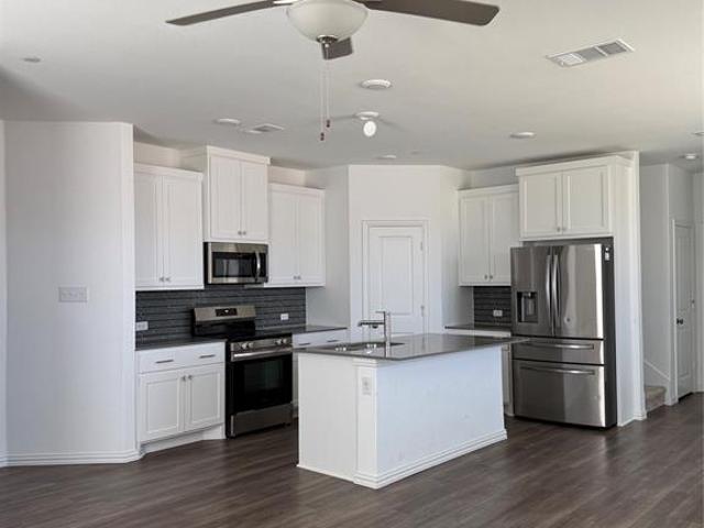 Townhouse for sale in Haltom City, Texas