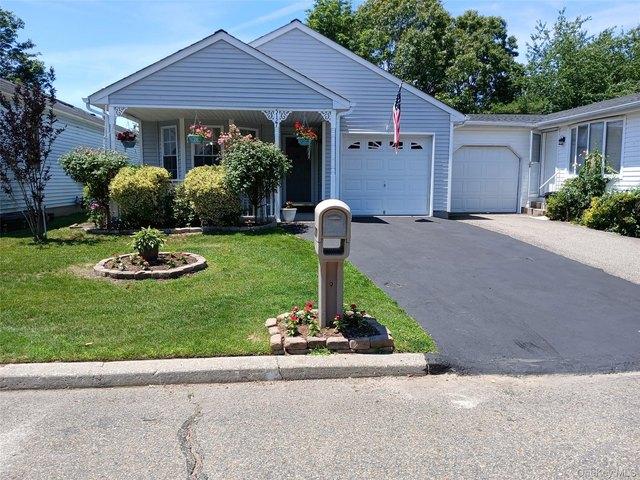 Condo for sale in Centereach, New York