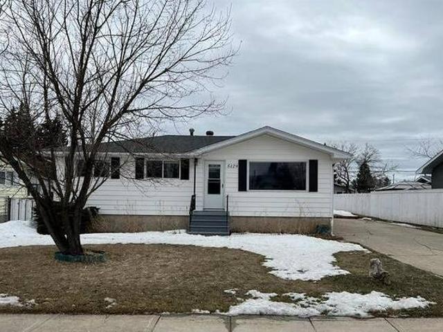 House for sale in Olds