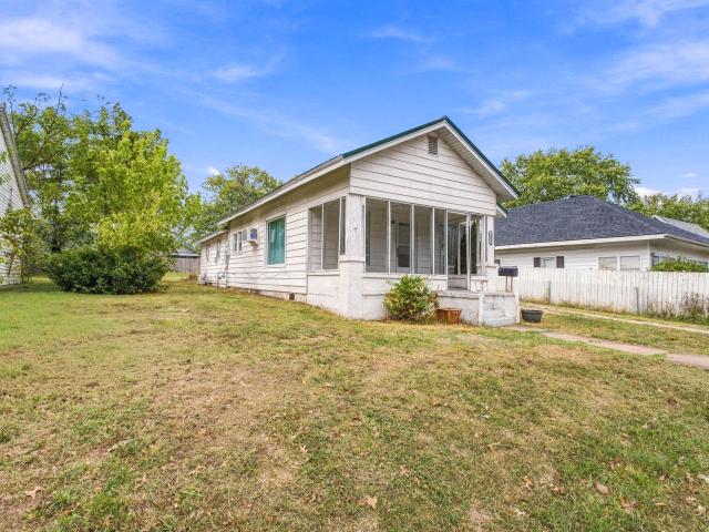 House for sale in Monett, Barry County