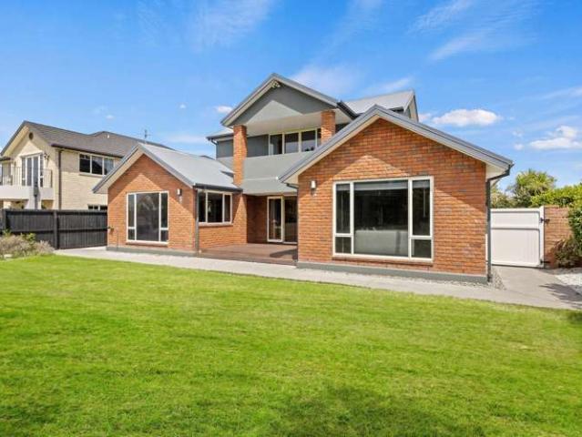 House for sale in Chaslands, Canterbury