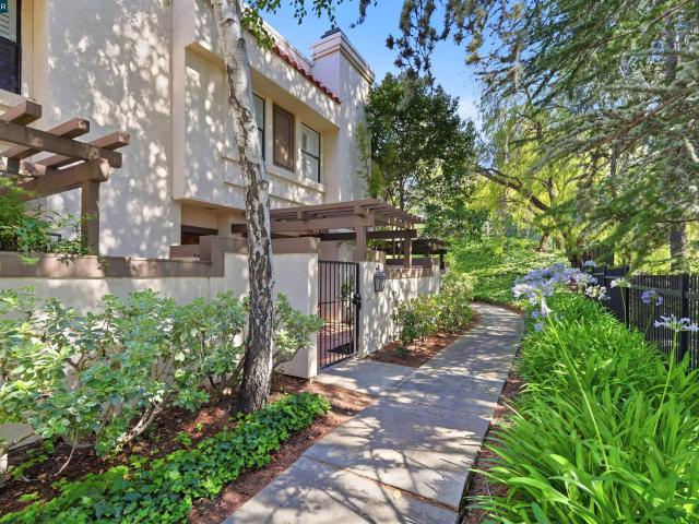 Townhouse for sale in Walnut Creek, California