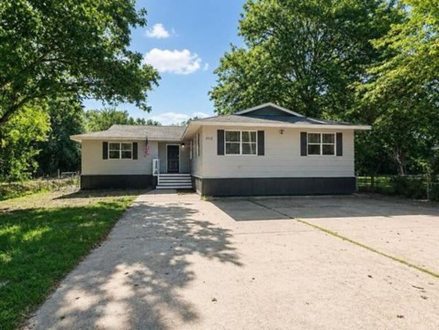 House for sale in Atlanta, Texas
