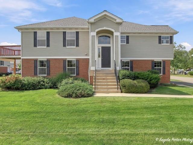 Condo for sale in Mchenry, Illinois
