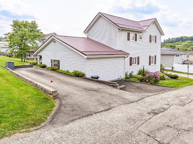 House for sale in Vanderbilt, Pennsylvania