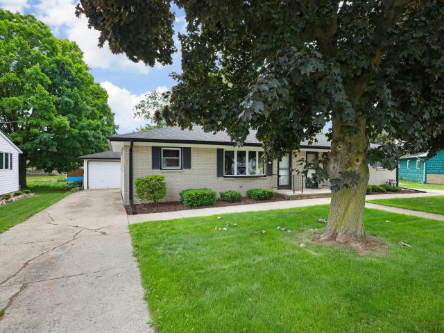 House for sale in Mishicot