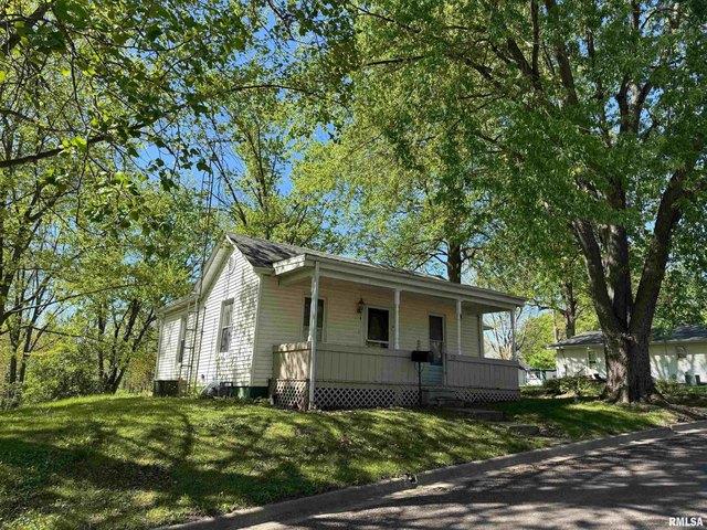 House for sale in Petersburg, Illinois