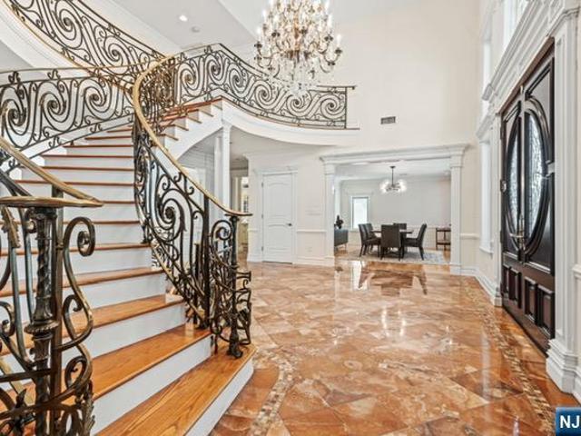House for sale in Cliffside Park, New Jersey
